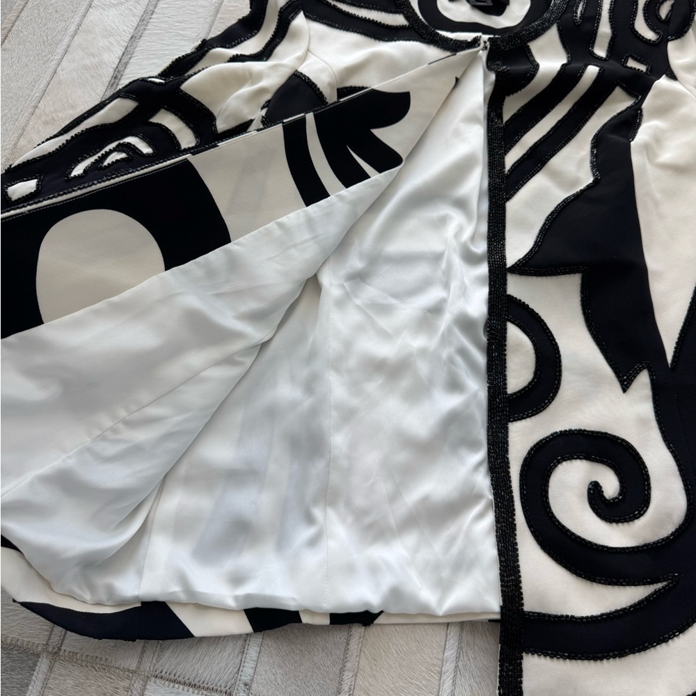 St. John Black and White Swirl Blazer - Picture 5 of 9